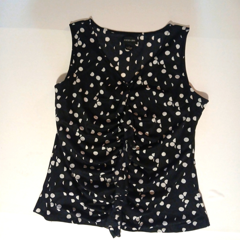 Focus 2000 woman sleeveless top Size XL